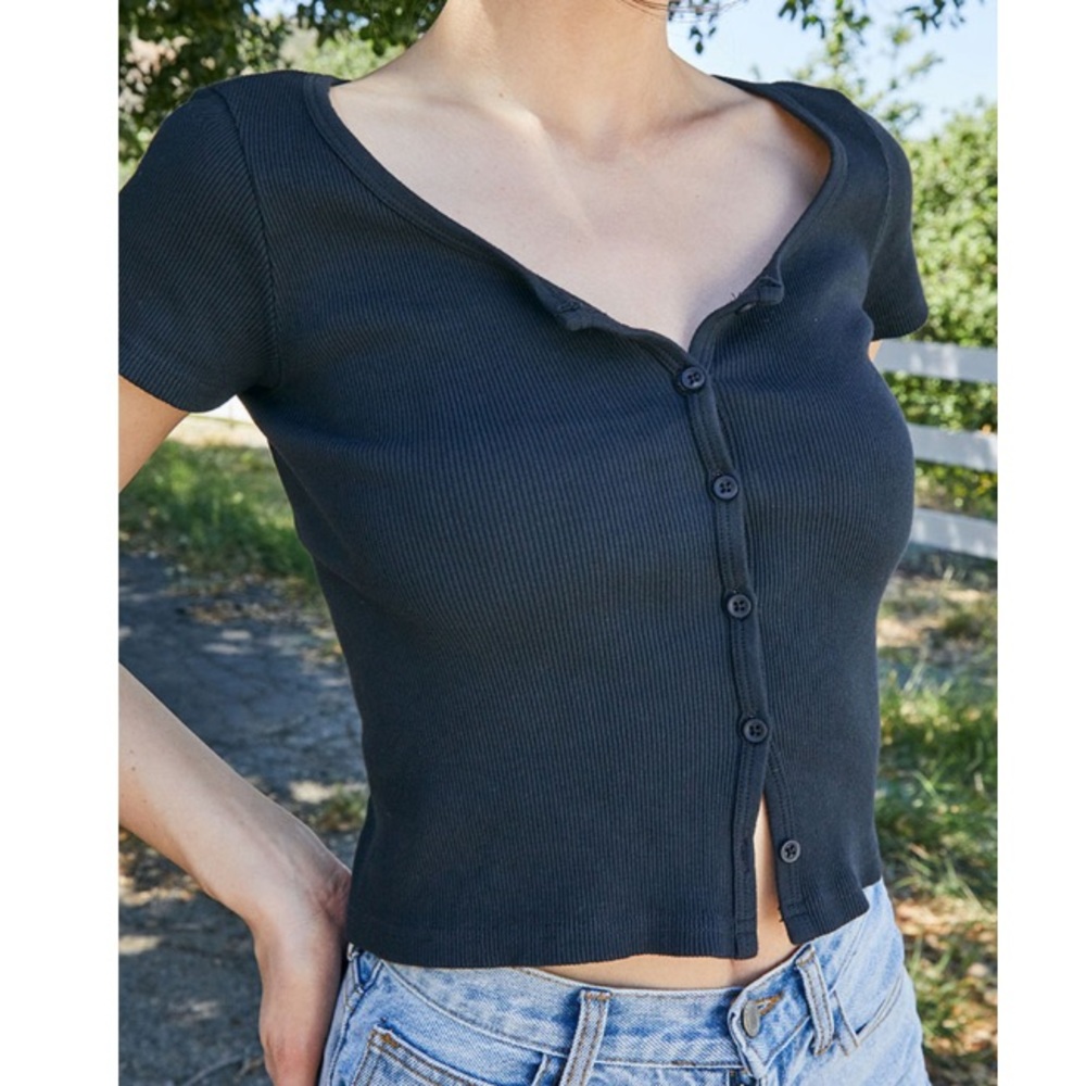 Brandy Melville John Galt Black Zelly Button Ribbed Crop Top Short Sleeve XS/S/M